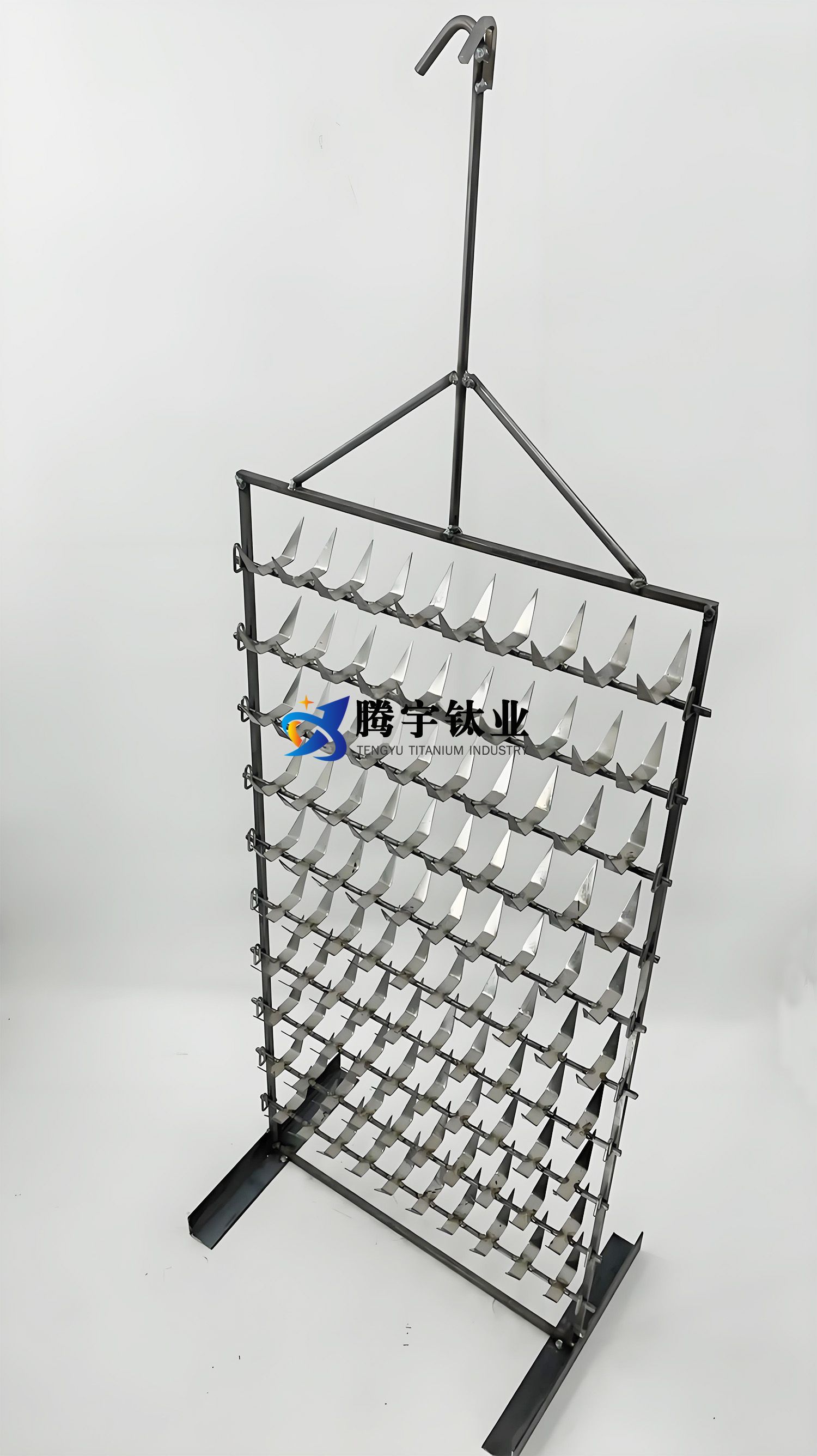 電鍍化工醫(yī)療等領域用鈦掛具的表面處理工藝與選型方法